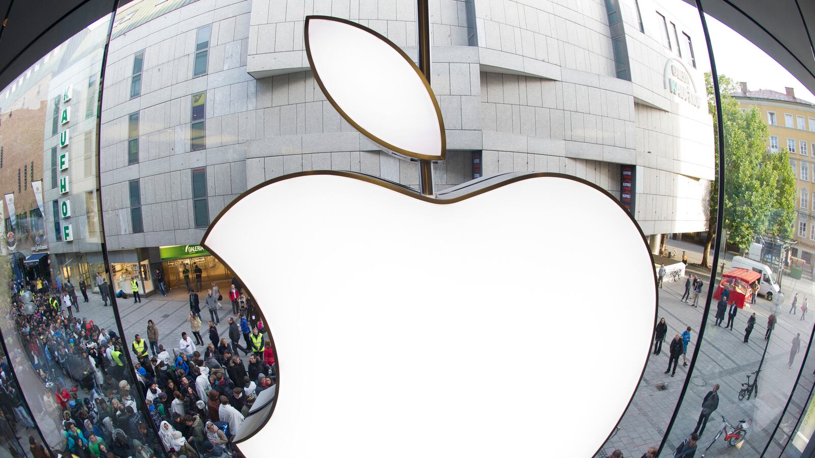 cheats/2013/08/30/apple-launches-iphone-trade-in/130723-apple-earnings-ferguson-tease_c7hoee