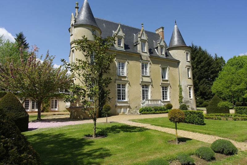 190816-MCNEARNEY-OMG-I-WANT-TO-RENT-THIS-HOUSE-France01_wosacc