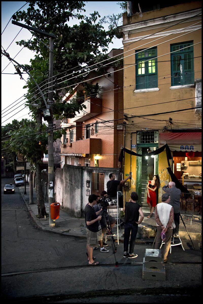 galleries/2012/11/29/pirelli-calendar-2013-behind-the-scenes-with-steve-mccurry-photos/pirelli-2_hctjvv