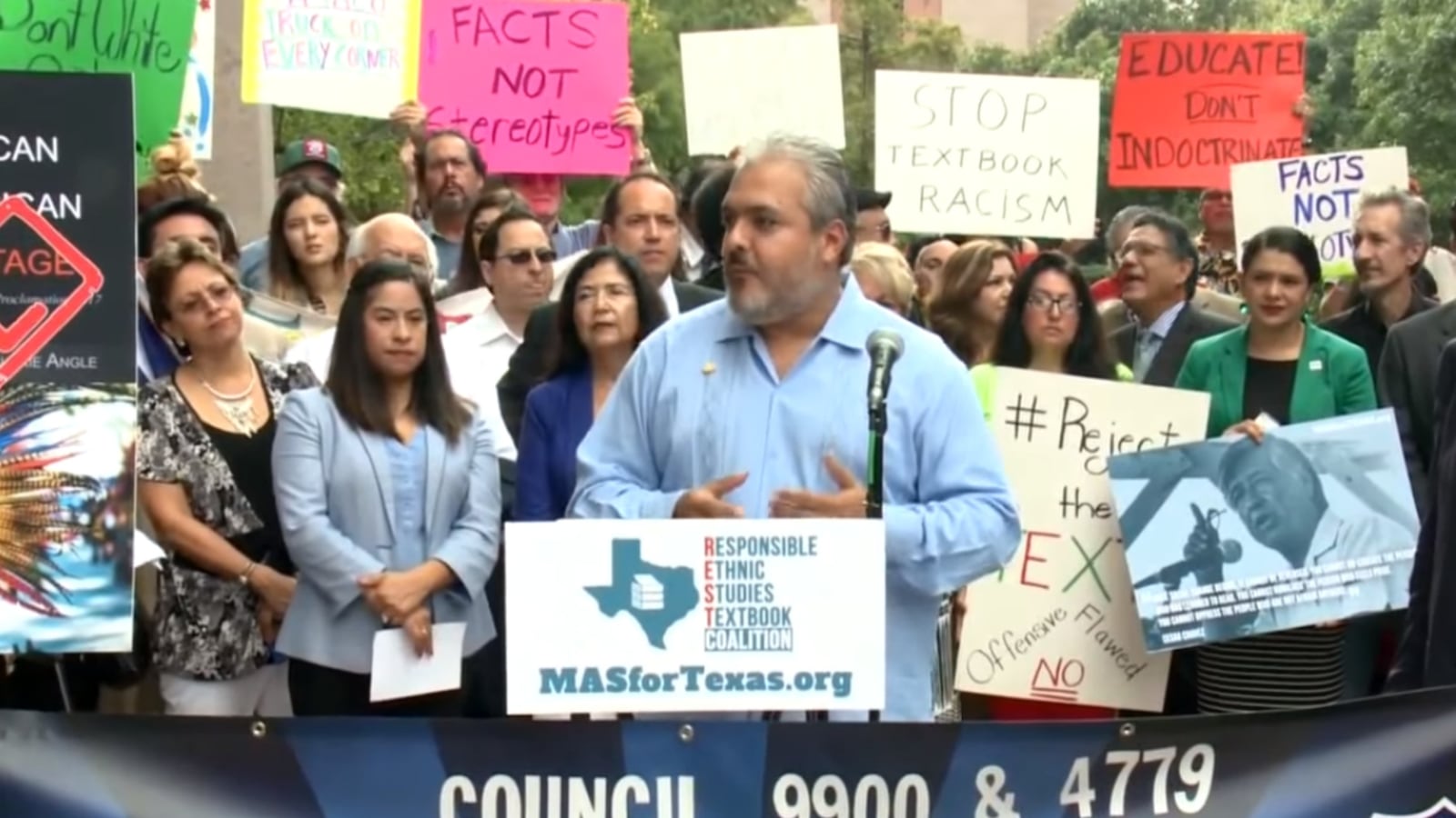 cheats/2016/09/14/hearing-held-over-texas-textbook-dripping-with-racism/160914-textbook-texas-protest-cheat_weaejp
