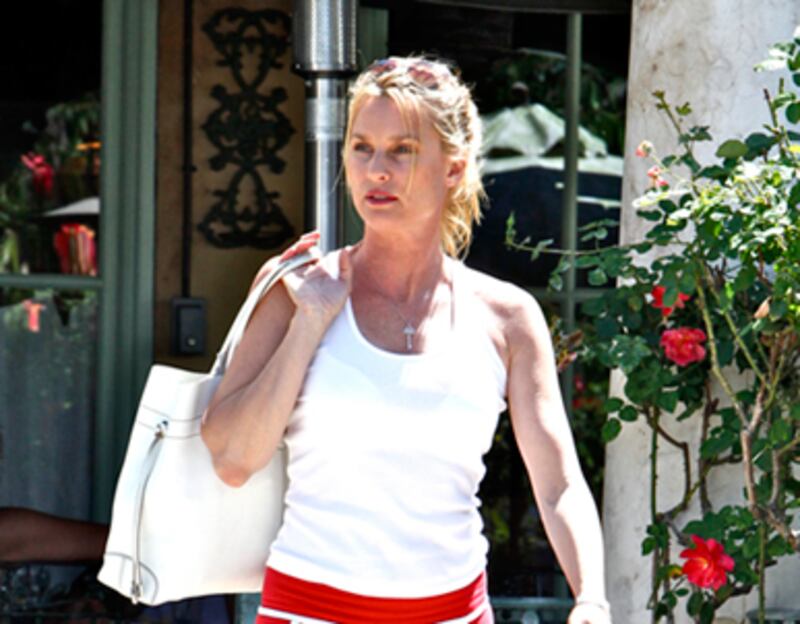 articles/2011/05/03/nicollette-sheridans-desperate-housewives-lawsuit/fernandez-desperate-housewives-lawsuit_177840_iby2fm