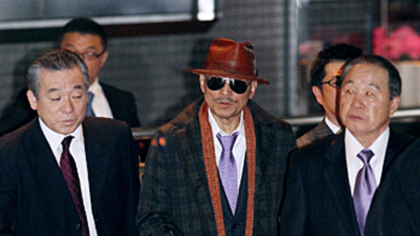 cheats/2011/04/10/japans-yazuka-boss-kenichi-shinoda-released-from-prison/yakuza-mob-boss_lcezbk