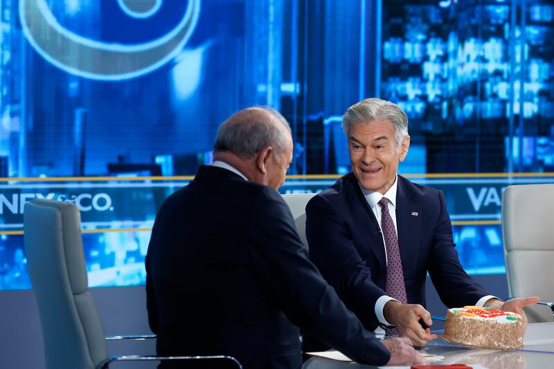 Dr. Oz brought Fox Business anchor Stuart Varney a carrot cake for Medicaid's 60th anniversary.