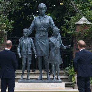 210701-sykes-statue-tease_jjj41v