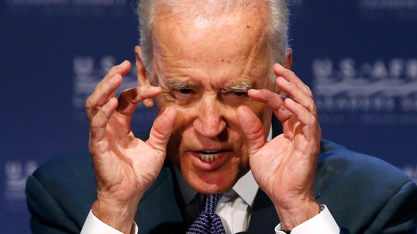 articles/2015/10/09/authentic-candidates-suck/151008-tomasky-authentic-candidates-tease_mlapfi