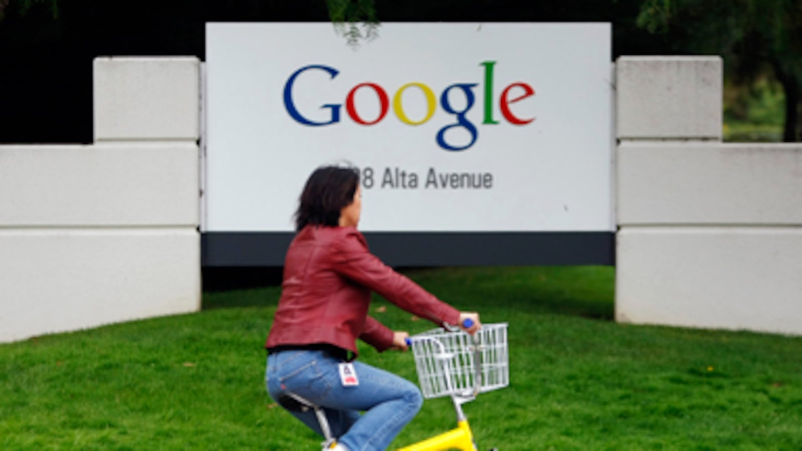 articles/2010/12/02/googles-groupon-bid-signals-desperation-loss-of-confidence/kirkpatrick-google-groupon_144649_be9rm4