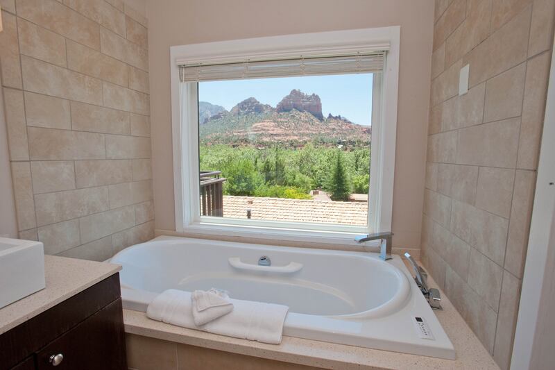galleries/2013/10/13/nine-jaw-dropping-hotel-room-views-around-the-world-photos/131011-sedona-hotel_hrqh2v