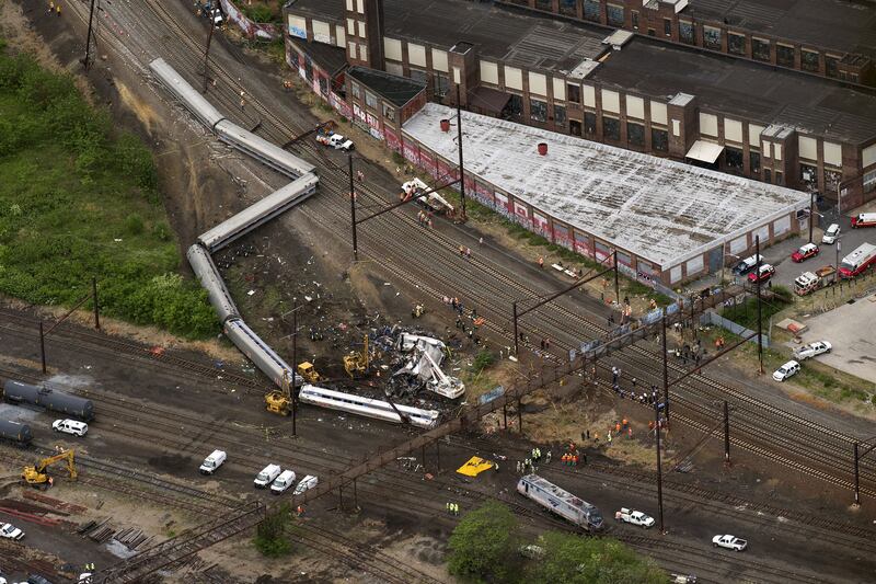 galleries/2015/05/13/amtrak-train-derails-in-philadelphia-photos/150513-amtrak-crash-1_cqfres