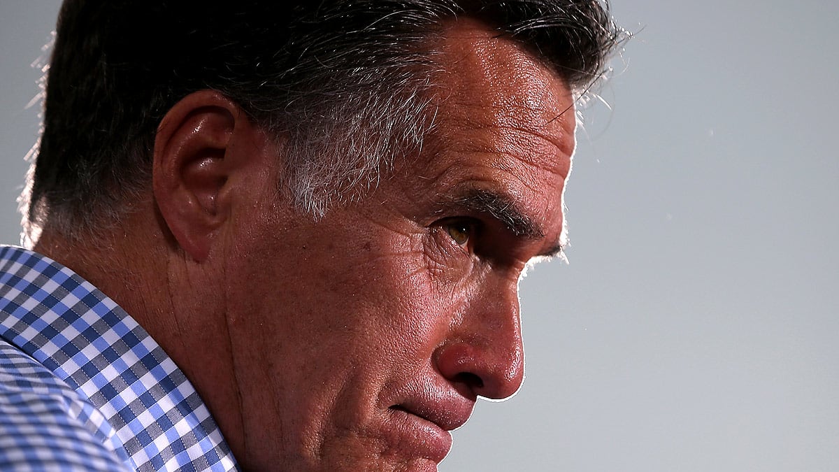 cheats/2012/10/27/des-moines-register-endorses-romney/romney-military-cheat_y1titw