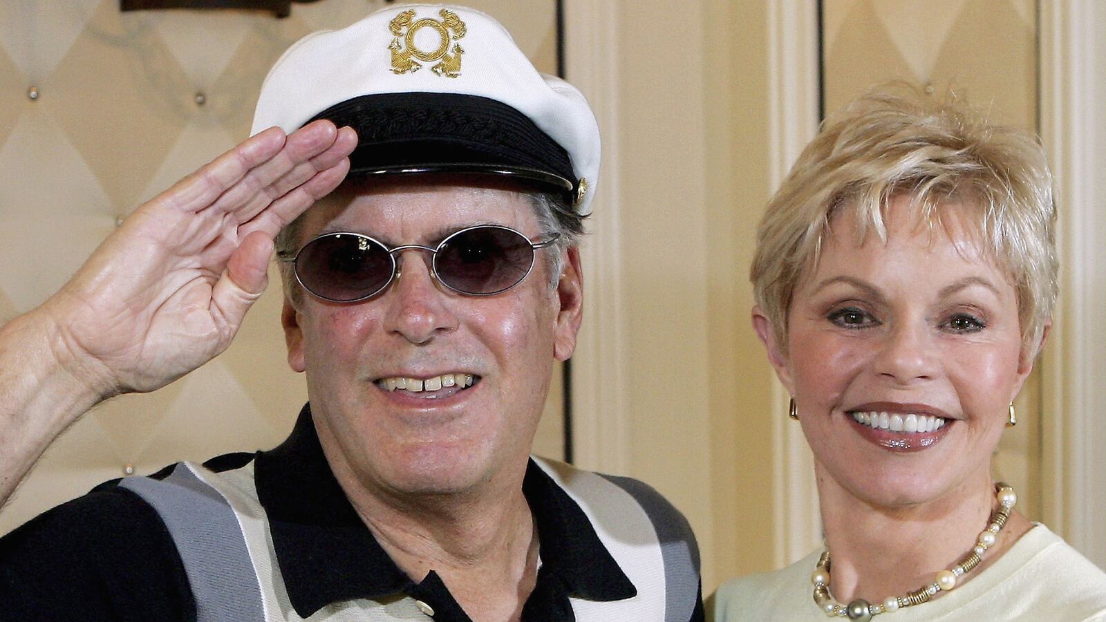 cheats/2014/01/23/captain-tenille-to-divorce/140123-captain-divorce-cheat_c0wla5