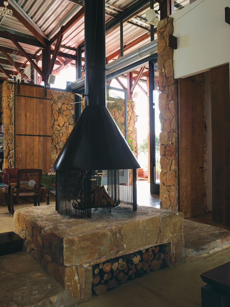 galleries/2014/05/23/omg-i-want-this-house-atibaia-brazil-photos/140721-OMG-Mabrouk09_pp0rnn