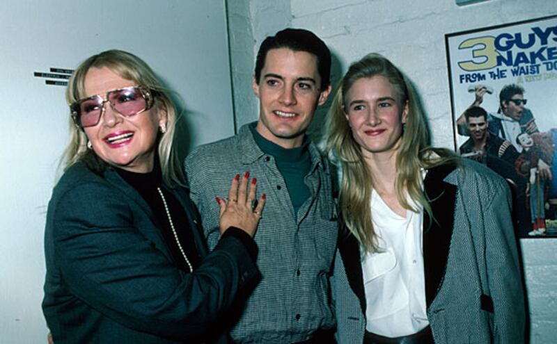 galleries/2009/01/08/miss-golden-globes/globes---laura-dern_sc9ewt