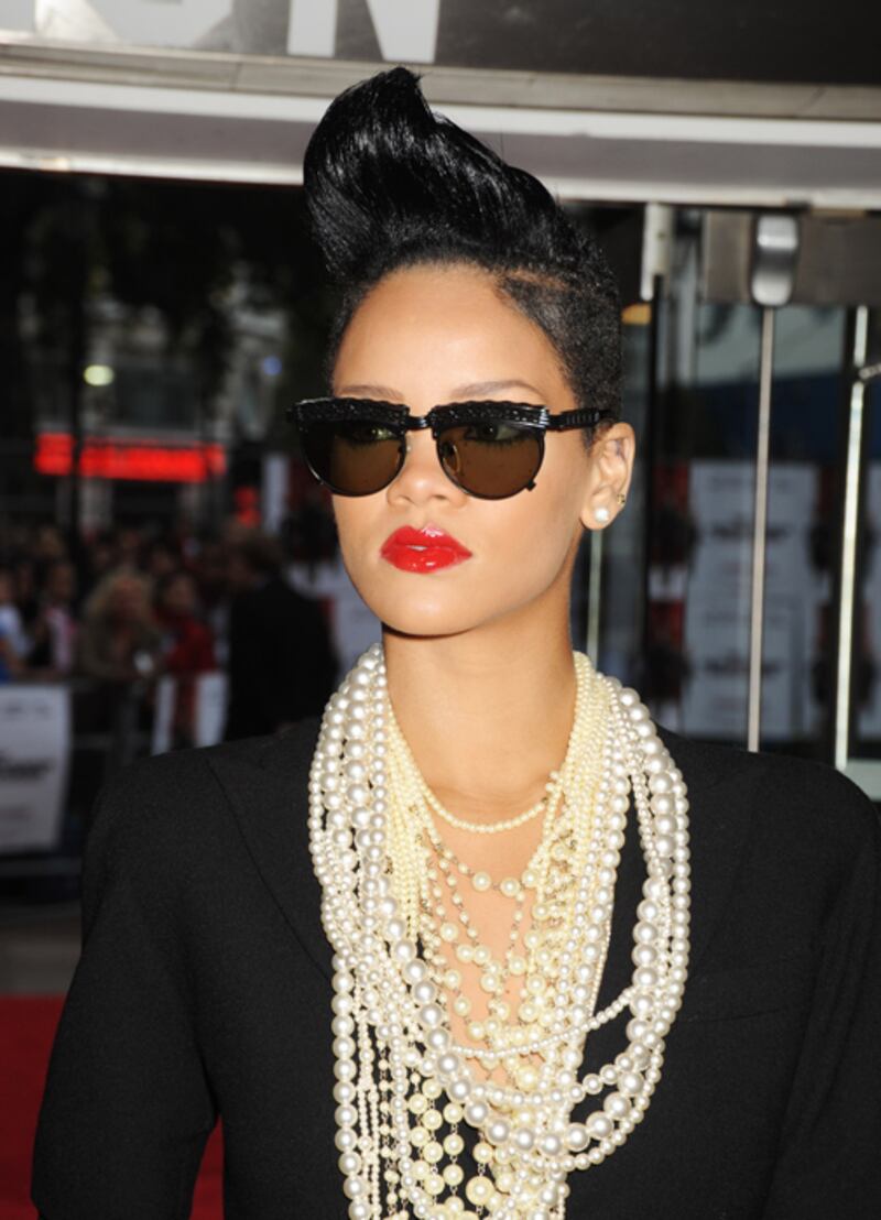 galleries/2012/08/02/pamela-anderson-jeff-holm-more-celebs-who-wear-there-s-something-about-mary-hair-photos/mary-hair-5_dsvtty