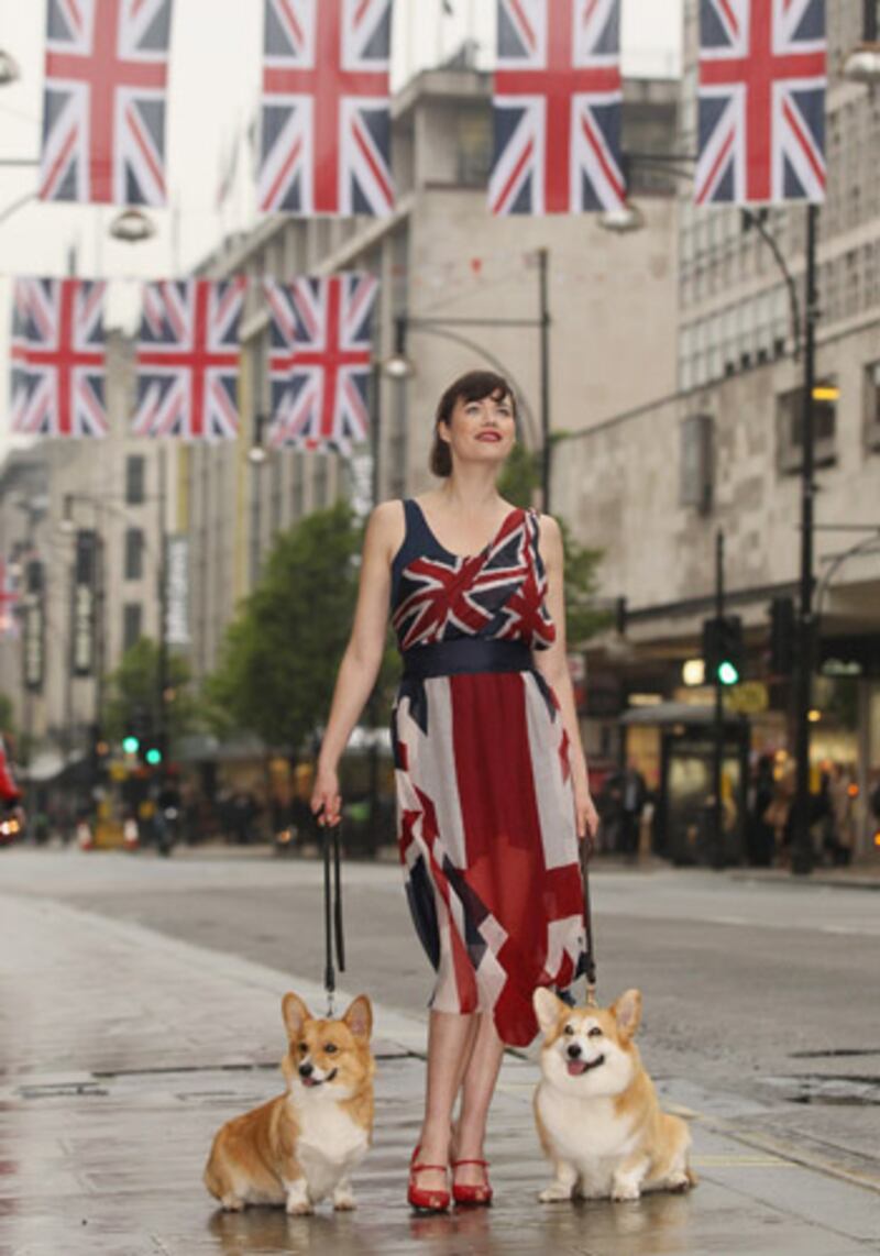 articles/2012/05/01/model-jasmine-guinness-poses-with-corgis-on-oxford-street-for-diamond-jubilee/jasmine3_iwxdbo