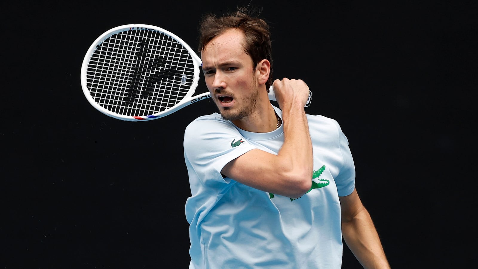 MELBOURNE, AUSTRALIA - JANUARY 09: Daniil Medvedev of Russia plays a forehand during a practice session ahead of the 2025 Australian Open at Melbourne Park on January 09, 2025 in Melbourne, Australia. (Photo by Daniel Pockett/Getty Images)