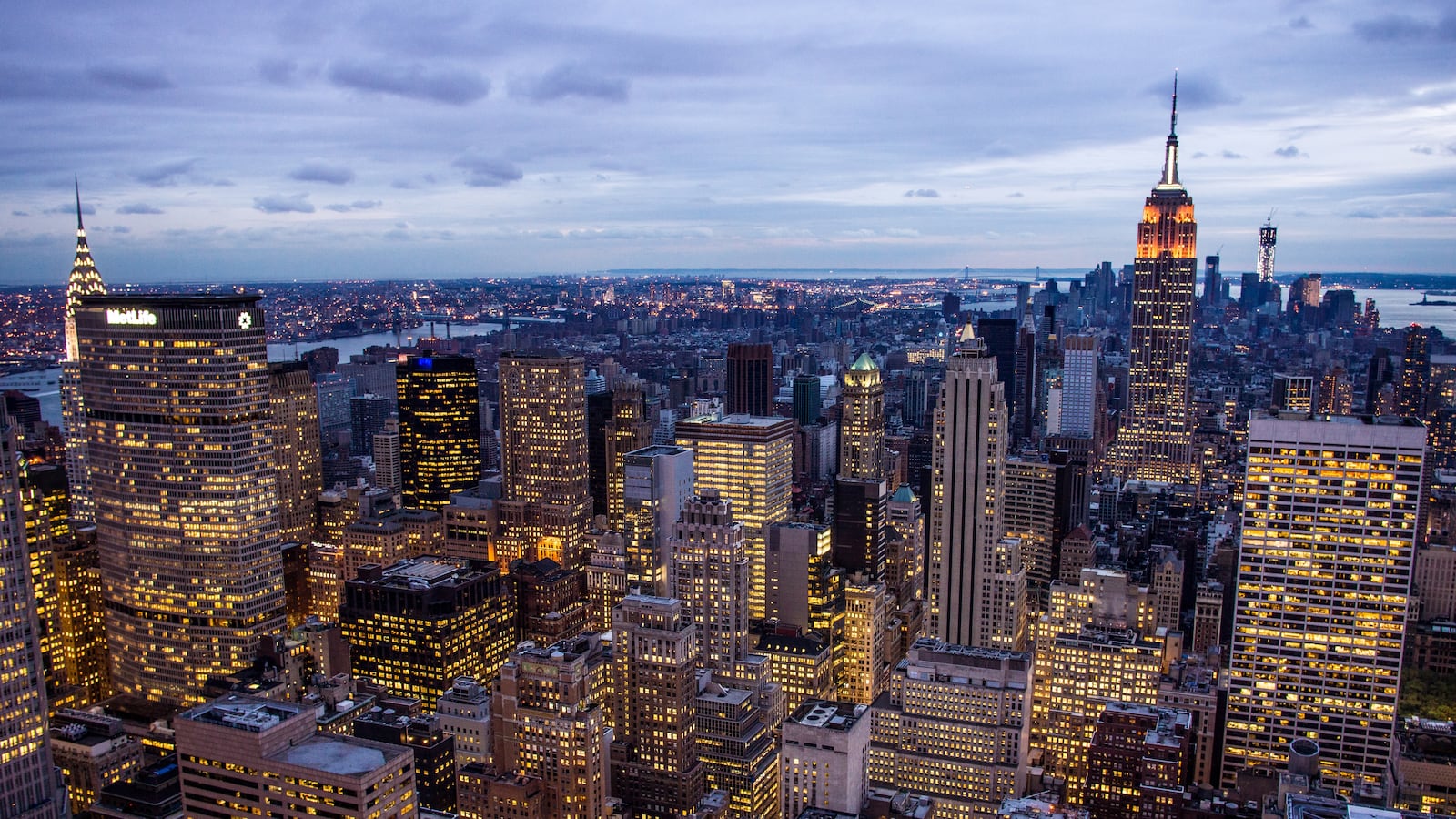 cheats/2013/02/25/pynchon-takes-on-ny-tech-scene/130221-new-york-manhattan-skyline-aerial-grid-canfield_picmjq