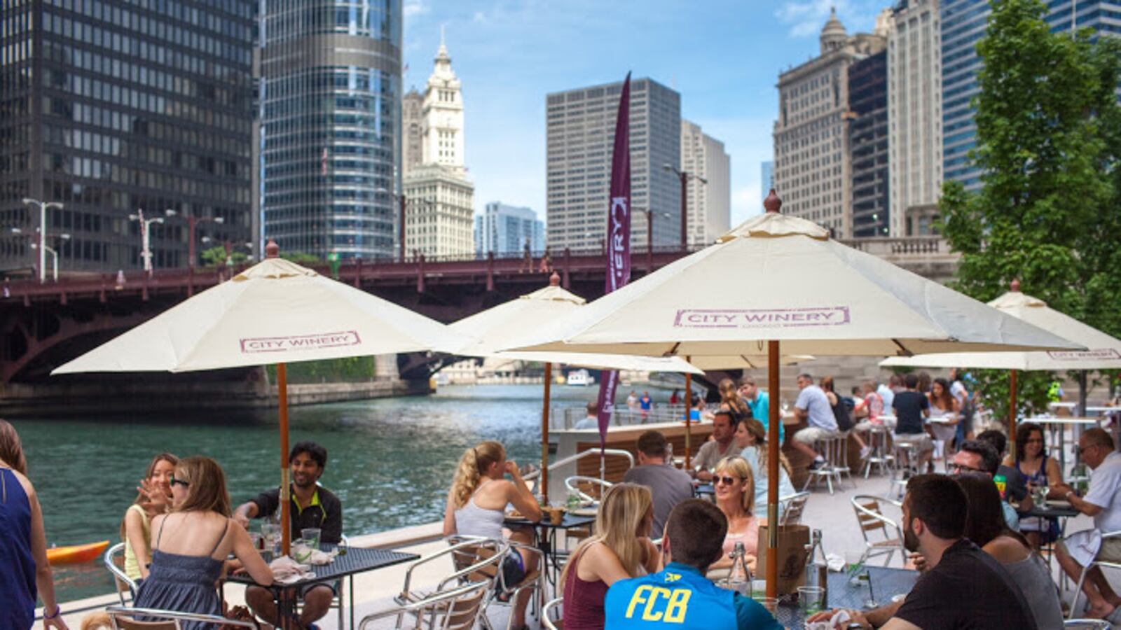 articles/2015/09/01/you-can-now-experience-chicago-in-a-whole-new-way/150825-rover-river-tease_ytyk7f