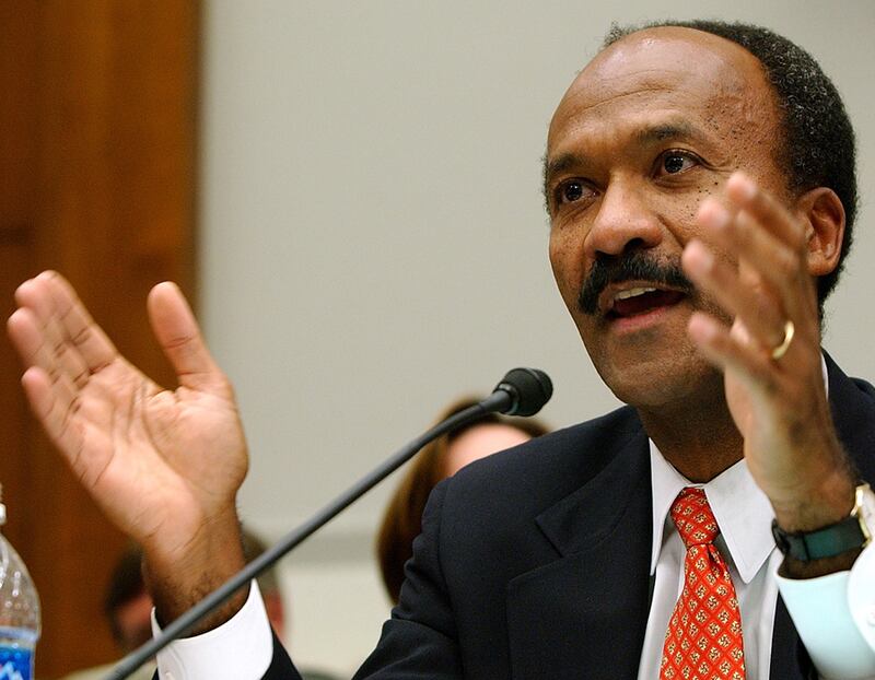 galleries/2010/08/09/20-golden-parachutes/golden-parachute---raines_gywfwg