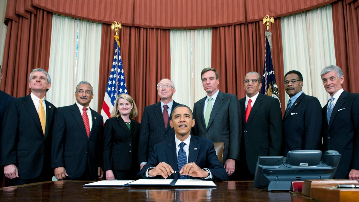 articles/2011/11/30/economists-obama-could-create-jobs-by-designating-more-national-parks/obama-national-park-pressure-stone_ozoapv