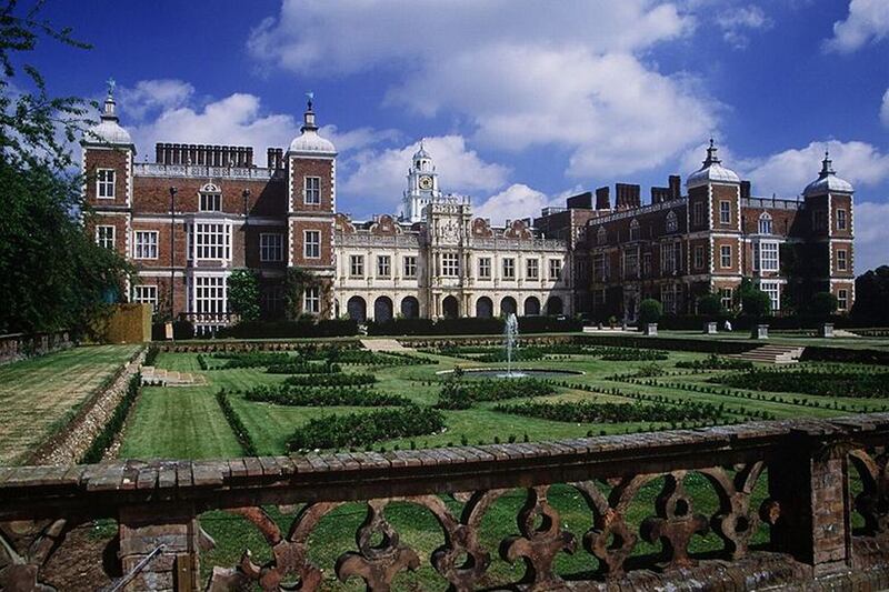 galleries/2012/02/05/famous-castles-and-mansions-in-movies-photos/movie-mansions-hatfield-house_gff4jt