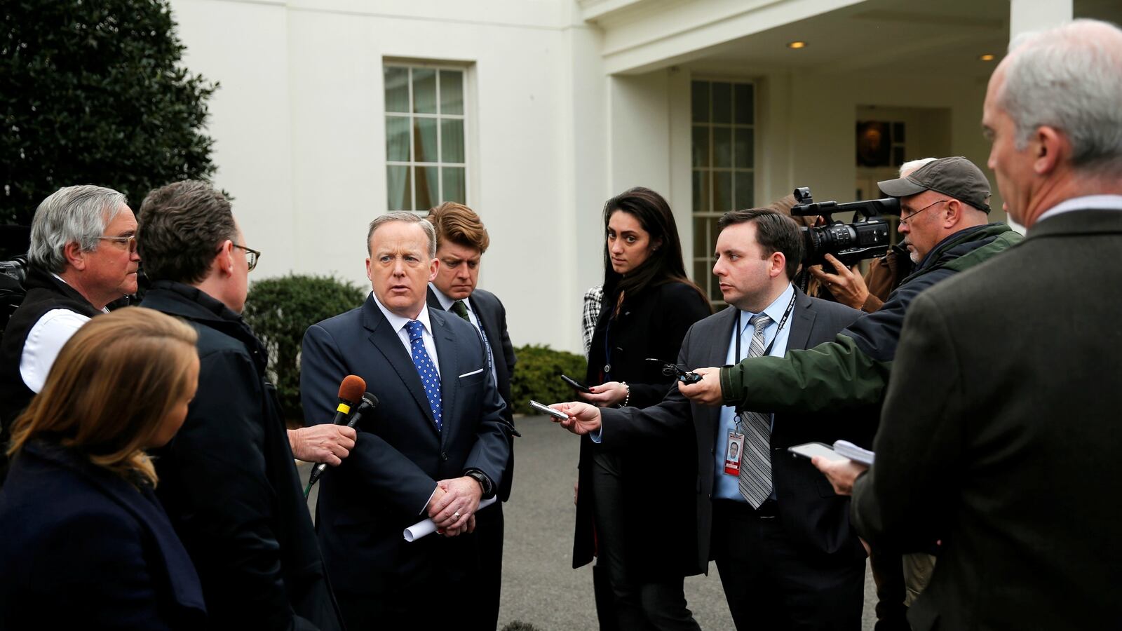 cheats/2017/04/14/white-house-won-t-release-visitor-logs/170414-wh-visitor-logs-cheat_rogsey