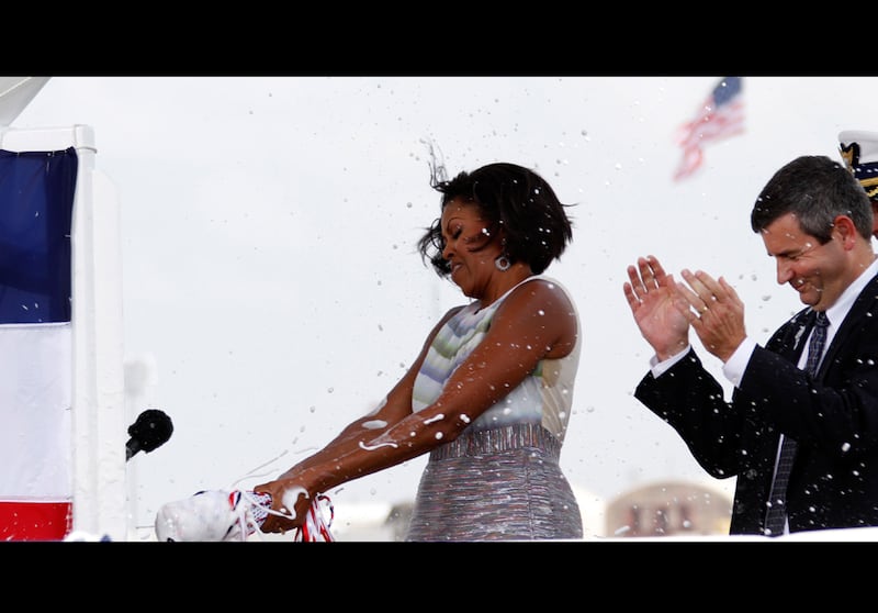 galleries/2011/05/27/awkward-obama-family-photos/awkward-obama-photos-6_hjpxit