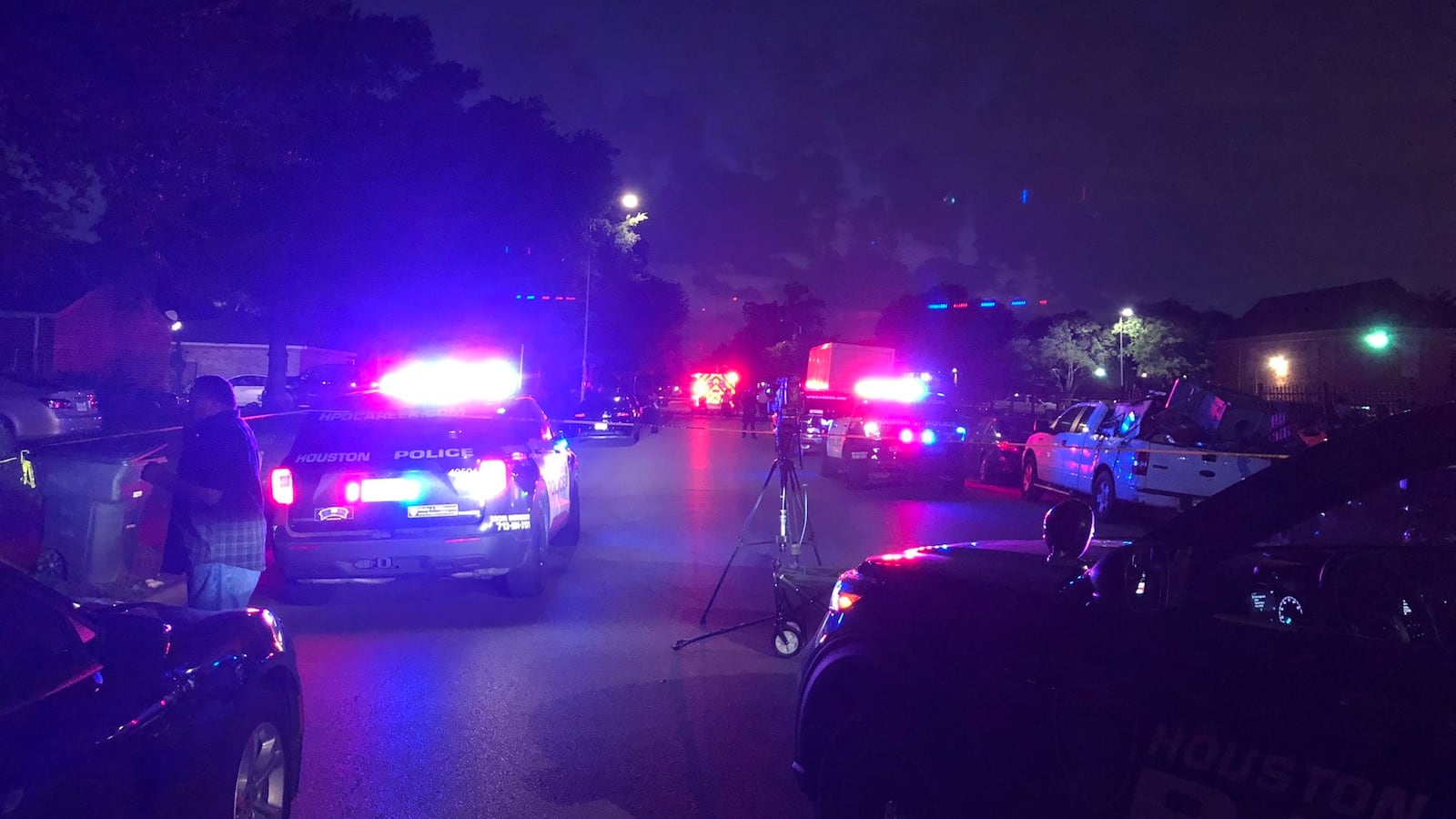 FdJAhE2XEAM0Jf0_hp4ehd