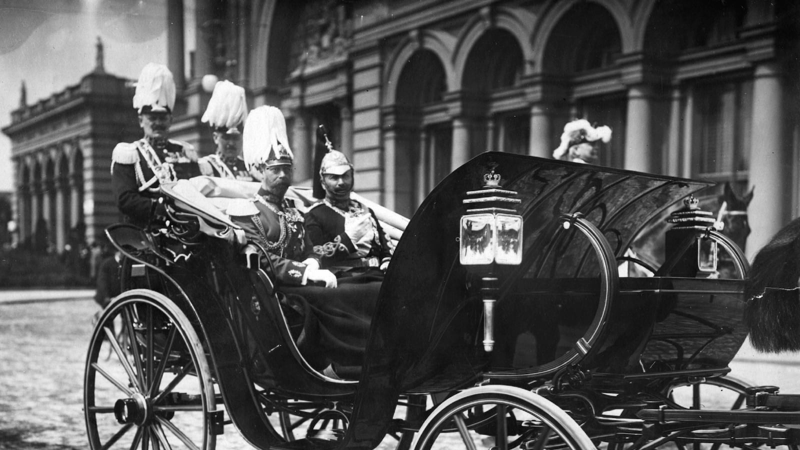 articles/2013/06/09/before-the-fall-what-did-the-world-look-like-in-1913/130605-world-before-1913-heilbrunn-tease_v6155a