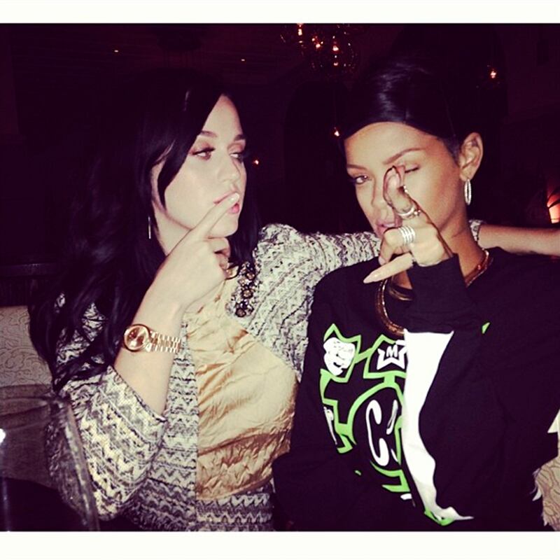 galleries/2013/12/08/kimye-britney-spears-and-the-week-s-best-celebrity-selfies-photos/perry_dynx6c