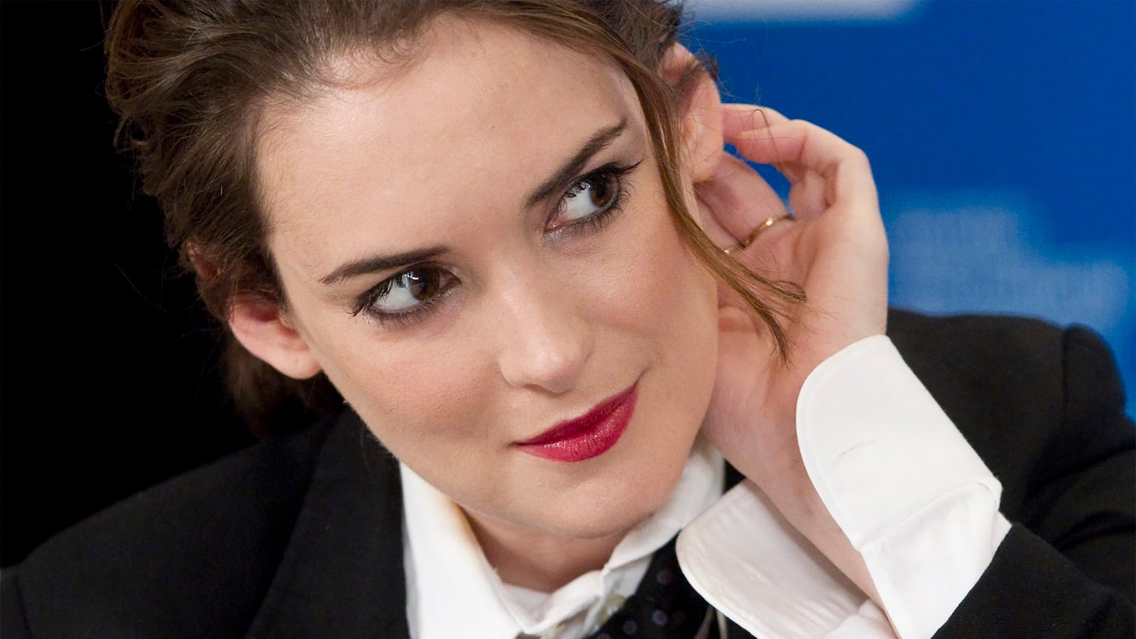 articles/2015/10/07/winona-ryder-a-90s-rebel-grows-up/151006-stern-winona-ryder-tease_n3hyo2