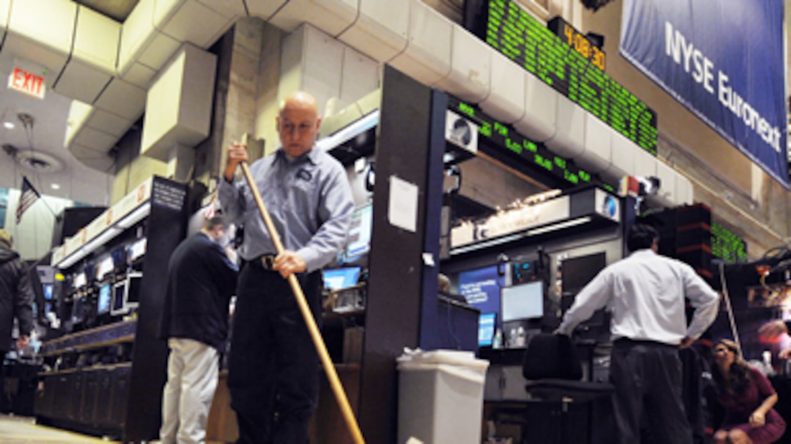 articles/2010/11/24/the-new-york-post-and-the-140000-janitors/relph-janitors_143413_hx8zas