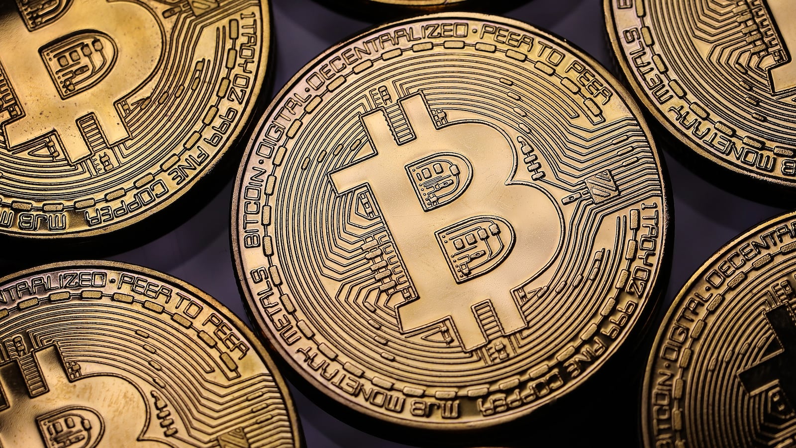 171208-Holthaus-bitcoin-tease_q07ecy