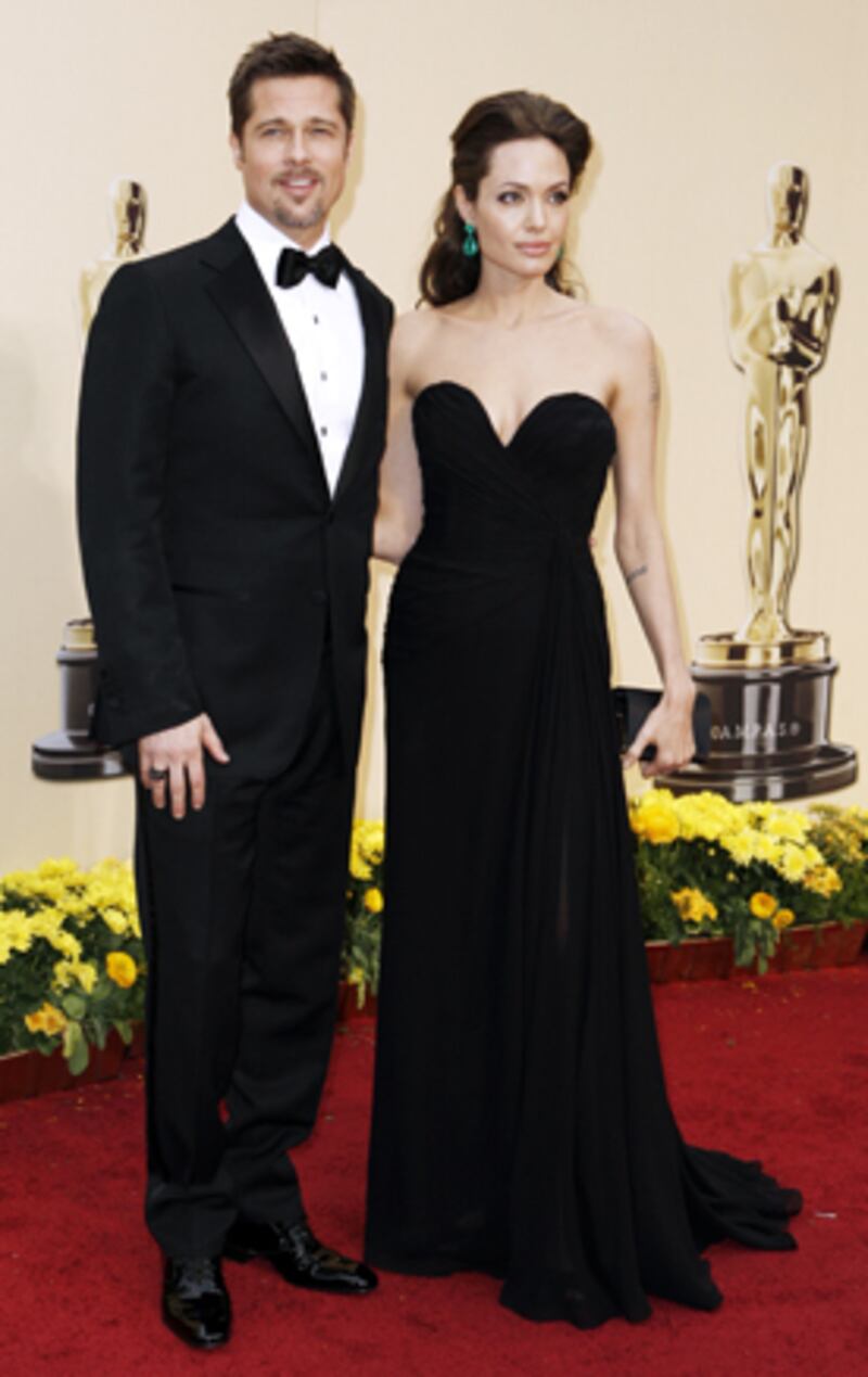 galleries/2011/01/11/brad-goreski-s-favorite-awards-looks/goreski-awards-fashion---pitt_b0u7af