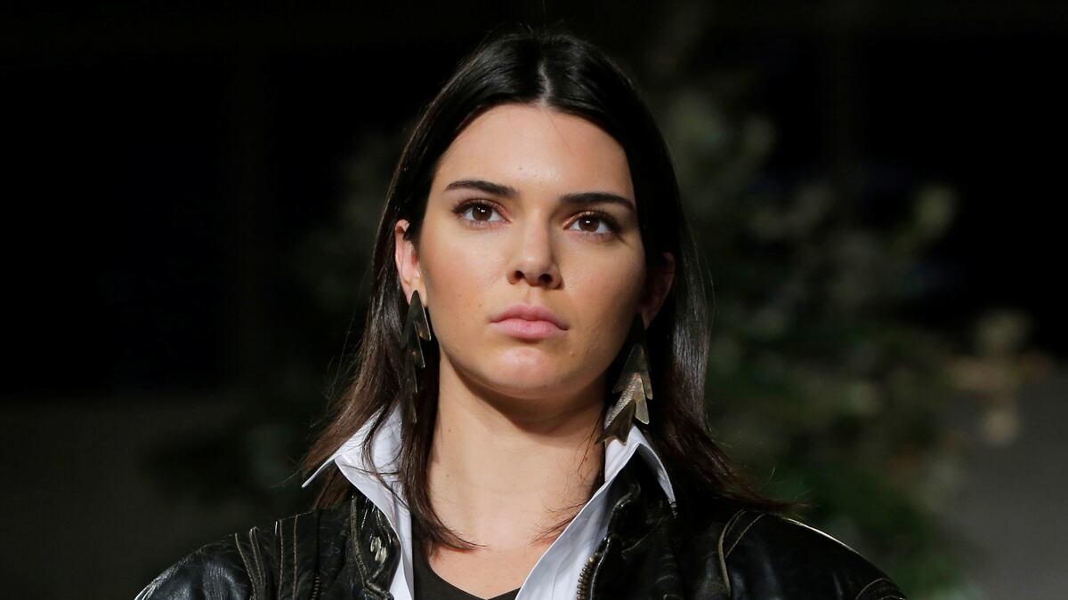 articles/2016/12/02/kendall-jenner-takes-extra-security-to-paris-after-kim-kardashian-robbery/161202-sykes-kendall-jenner_fmp3ee