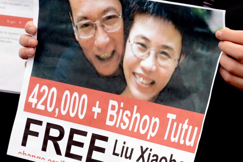 articles/2013/06/08/obama-don-t-let-xi-forget-china-s-human-rights-record/130607-jianli-obama-china-human-rights-tease_kmopwe