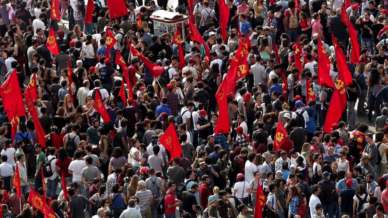 articles/2013/06/02/as-police-cede-taksim-square-istanbul-remains-on-edge/taksin-turkey-square-flags-tease_qalzt7