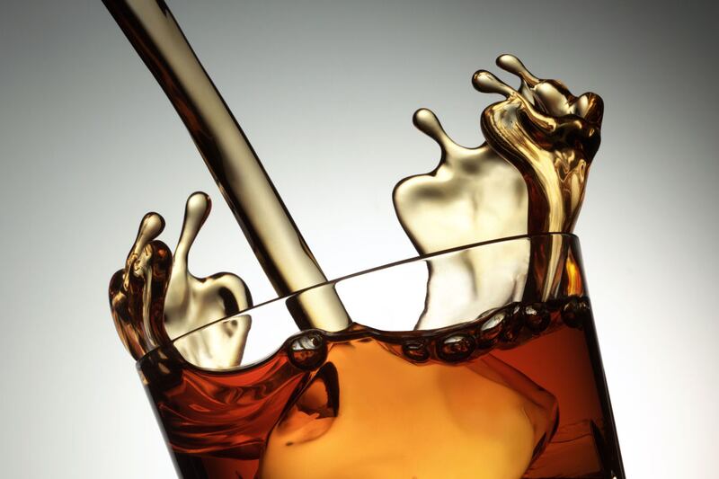 galleries/2011/11/20/hot-cocktails-for-winter-hot-apple-toddy-fall-leaves-and-more/cider-bomb-hot-cocktails_eaknuw