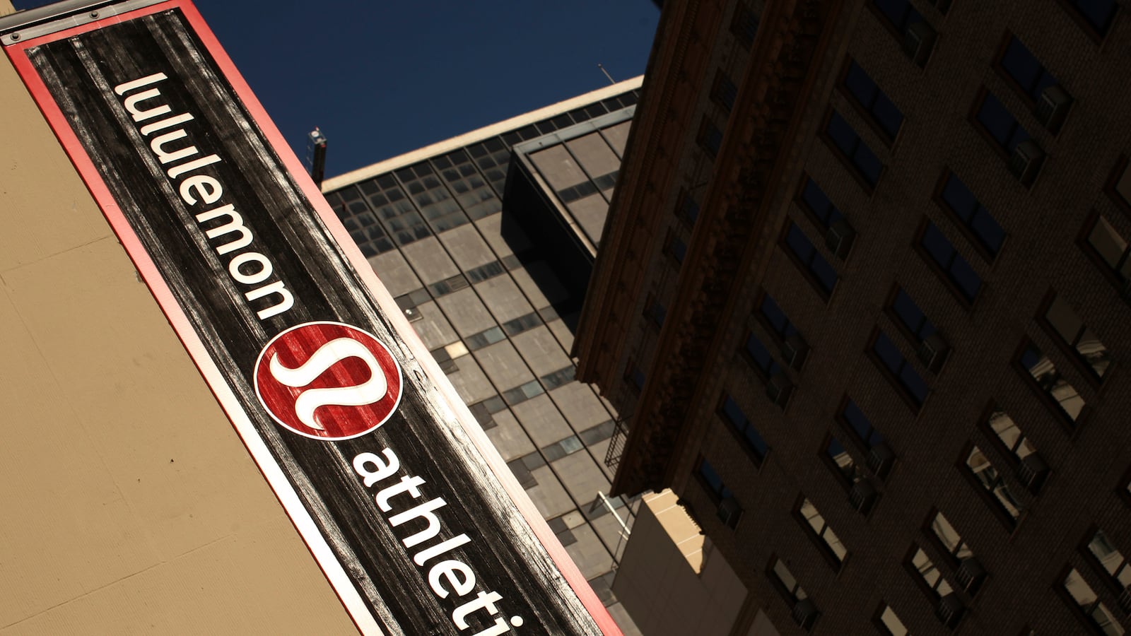 articles/2013/07/09/lululemon-reaches-out-to-men-willie-nelson-fronts-john-varvatos-campaign/130319-lululemon-sheer-pants-cheat_yueekb