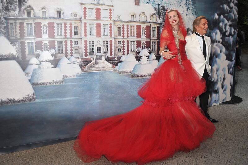 galleries/2011/07/07/valentino-garavani-natalia-vodianova-host-paris-star-studded-love-ball/love-ball-3_htcsex