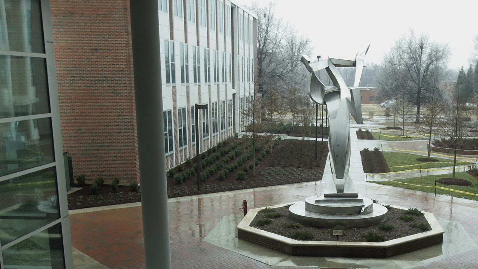 cheats/2013/04/12/man-with-rifle-spotted-on-n-c-campus/130412-nc-school-lockdown-cheat_lljodc