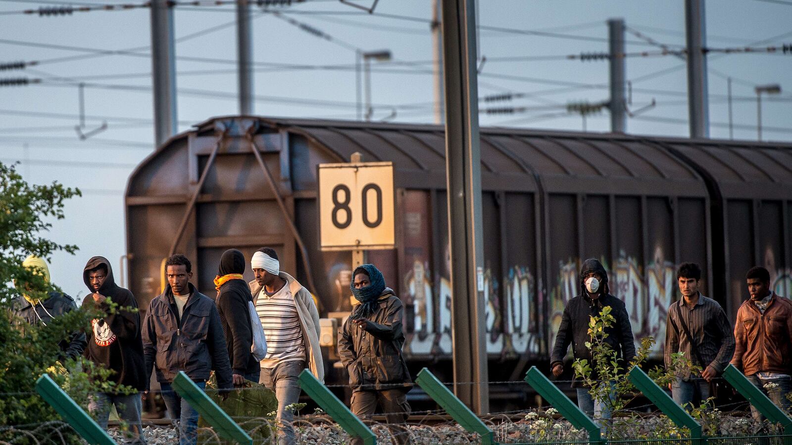 articles/2015/07/29/no-end-in-sight-for-migrants-desperate-chunnel-blitz/150729-dickey-migrants-tease_kyikdb