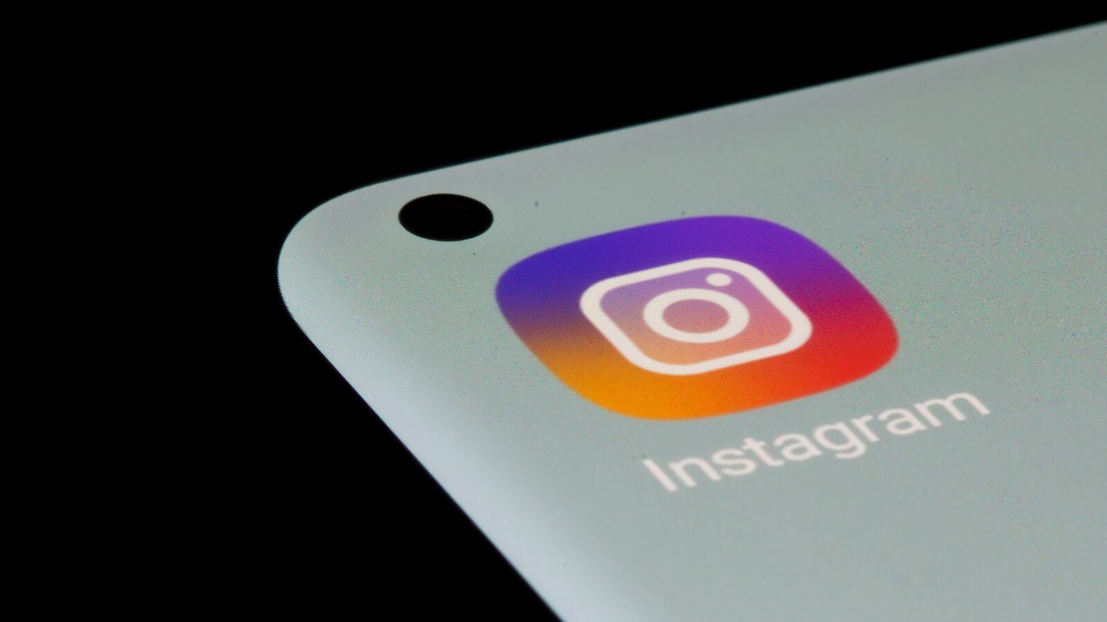 2021-07-13T232725Z_1508714677_RC2TJO96HZNF_RTRMADP_3_TECH-INSTAGRAM_d4v08r