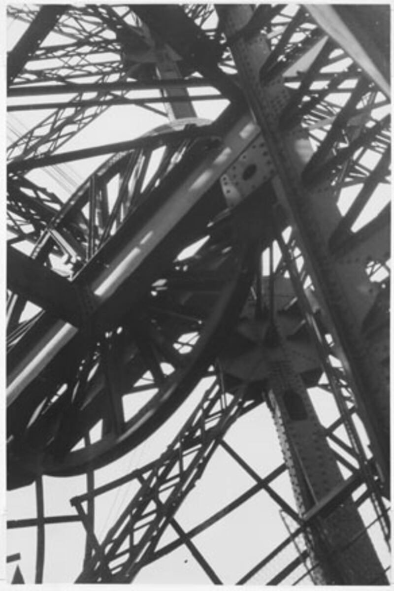 galleries/2010/01/27/dreaming-of-paris/icp-surrealism-exhibition-08_kag5qj