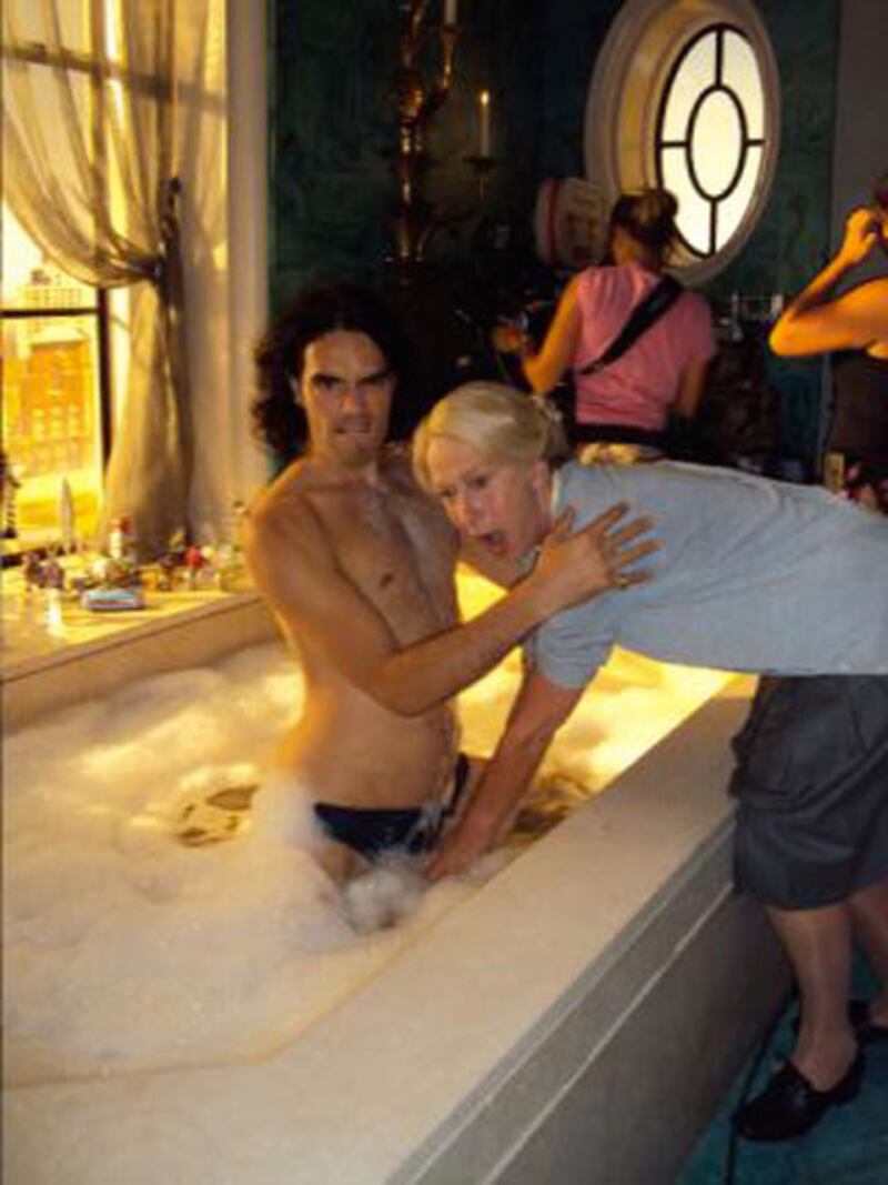 galleries/2010/08/11/best-celebrity-twit-pics/twitpirussell-brand_vimsjq