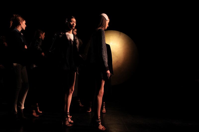 galleries/2014/02/08/backstage-at-prabal-gurung-new-york-fashion-week-2014-photos/prabalgurung06_tyhez7