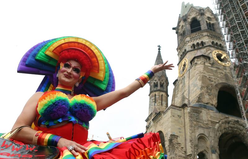 galleries/2015/06/27/gay-pride-weekend-worldwide-photos/150627-gay-pride-world-09_ild0y0
