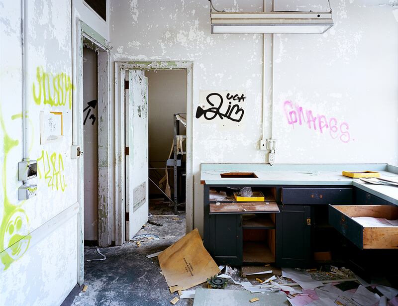 galleries/2012/11/11/the-last-days-of-film-photography-robert-burley-captures-industry-s-end-photos/burley-21_gow9ih