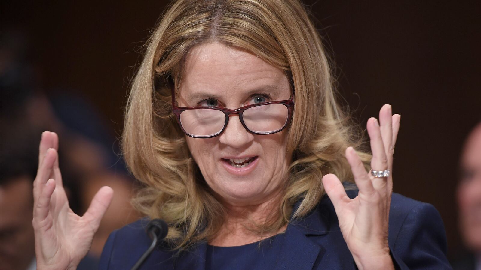 180927-peri-holton-arms-tease_qxbtnz