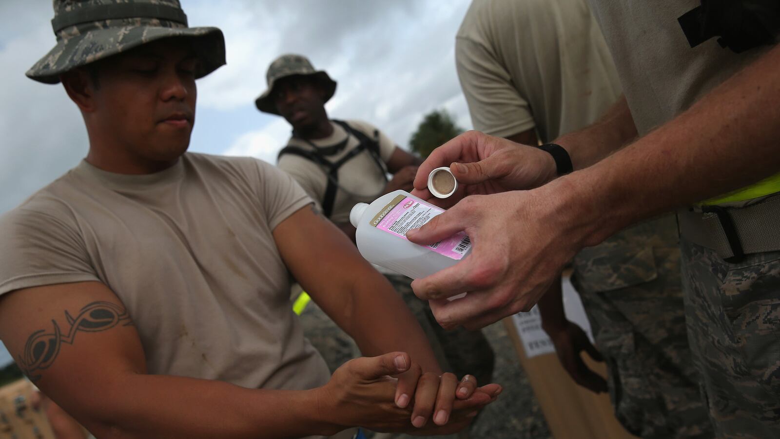 cheats/2014/10/29/u-s-ebola-fighters-to-be-quarantined/141029-military-quarantine-cheat_jsutiu