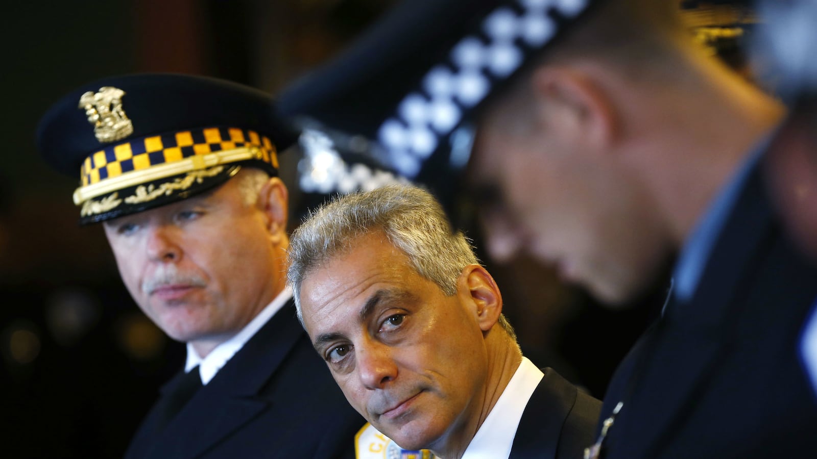 cheats/2015/11/24/report-cop-to-be-charged-in-teen-death/151124-chicago-police-officer-murder-charge-cheat_u7bsp7